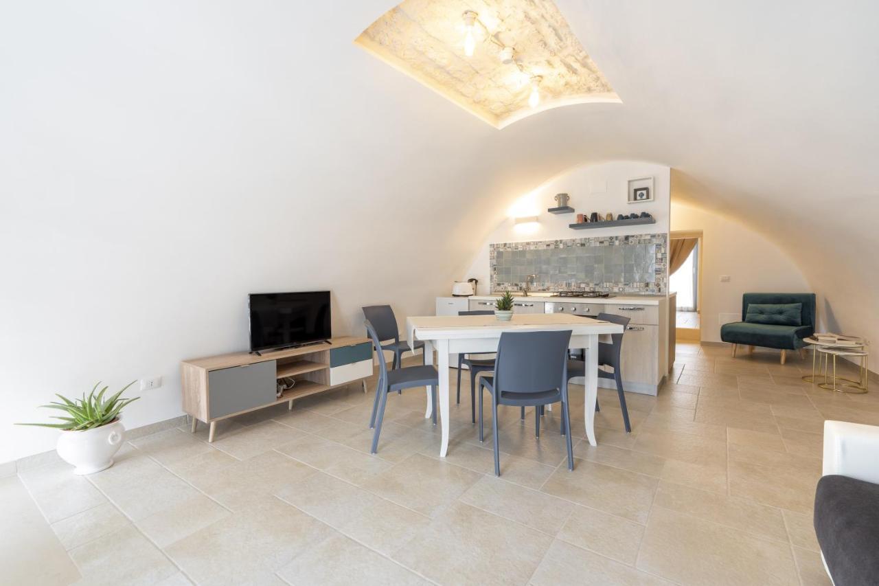 Suite La Scala Del Borgo Cisternino Ngoại thất bức ảnh